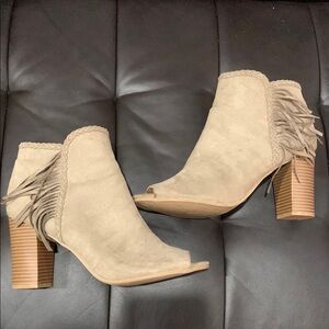 Fringe Suede Peep Toe Ankle Boots - Taupe size 10